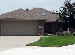 7252 Sugar Creek Cir, Lincoln, NE 68516