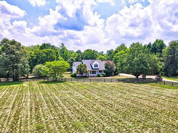 3rd image of 4845 & 4847 Ellisboro Rd