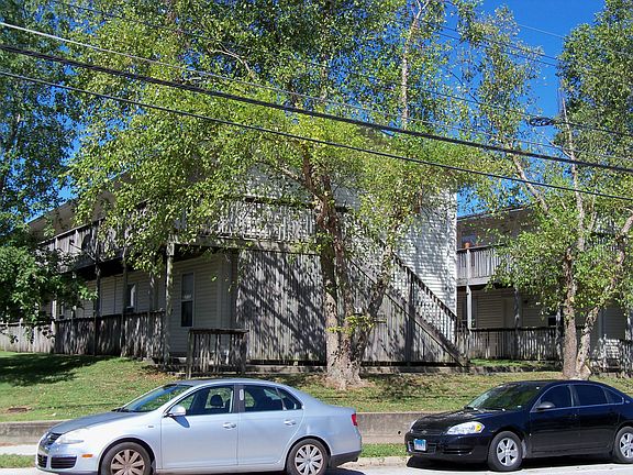 2nd image of 502 S Poplar St
