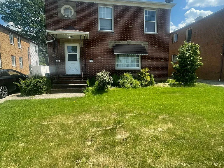 7457 Pearl Rd #B — Photo 1
