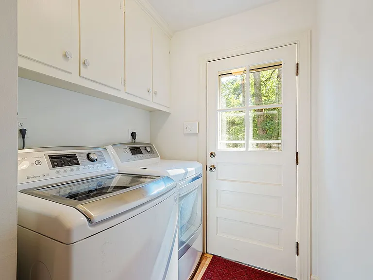 2401 Scarsborough Dr — Photo 23