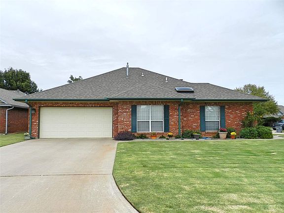 2nd image of 630 NW Waterford Dr