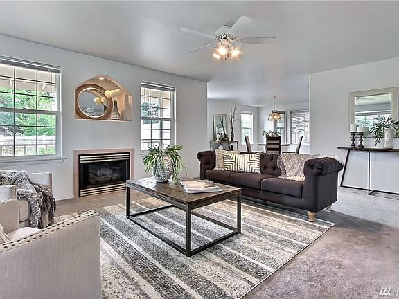 Light & Bright Living Room w/ Big Windows 