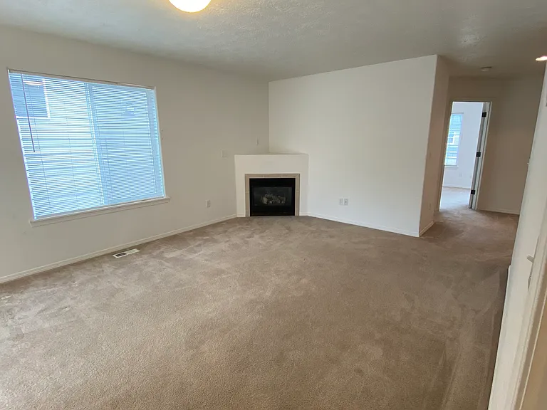403 Maxs Pl — Photo 6