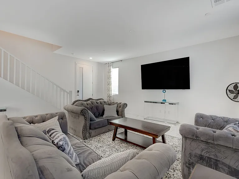 293 Mount Langley St — Photo 11