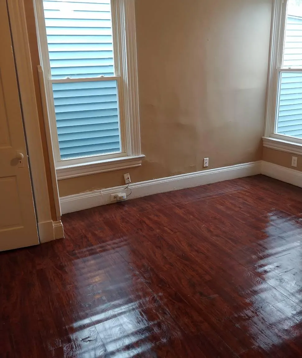1 bed, 900 sqft, $1,050 — Photo 3