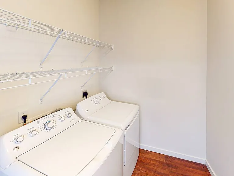 Legacy Pointe at Poindexter Apartments — Photo 22