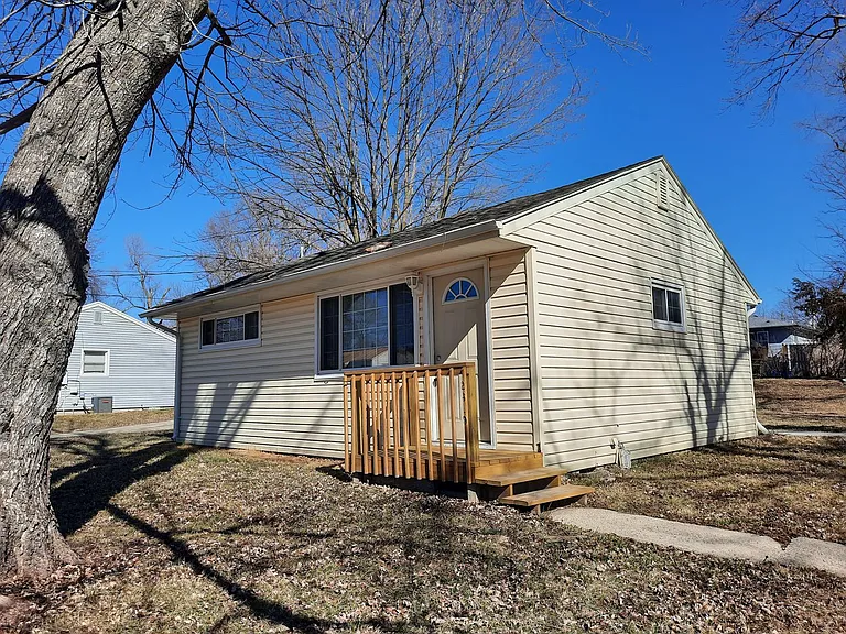 2319 Williams St — Photo 18
