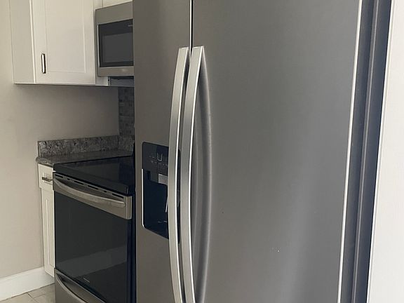 5th image of 256 University Blvd Unit 4
