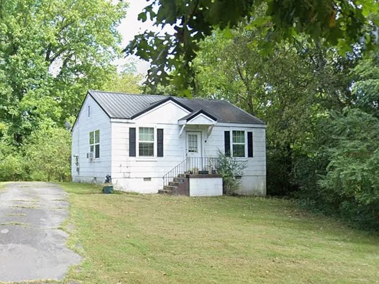 101 Valley View Cir — Photo 1