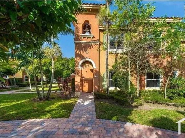 1035 SW 144th Ave, Pembroke Pines, FL 33027