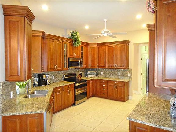 4th image of 3263 Bridgefield Dr