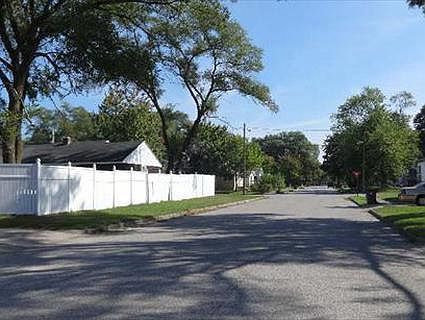 2nd image of 1687 Huizenga St