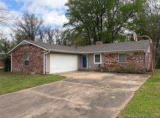 1845 Surrey Dr, Pryor, OK 74361