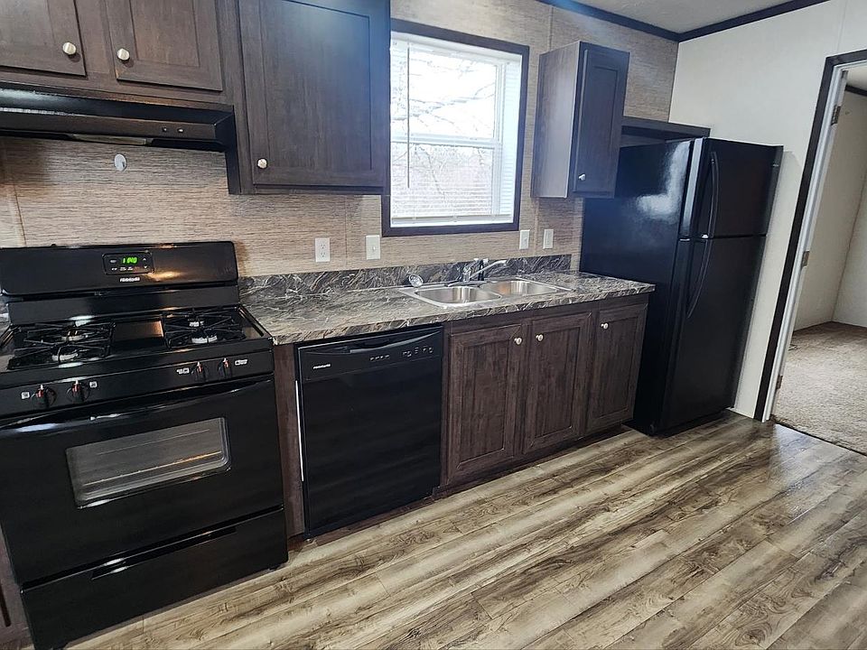 1st image of 32 Blackwood Dr