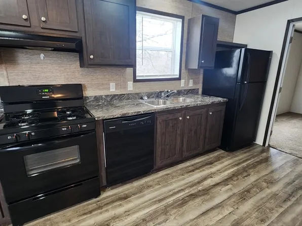 32 Blackwood Dr, Davison, MI 48423