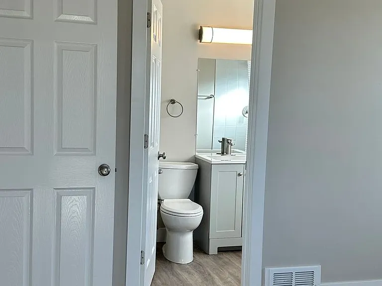 2925 Madison Ave — Photo 45