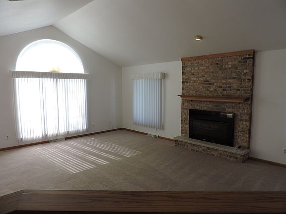 4th image of 1052 N Hills Ct
