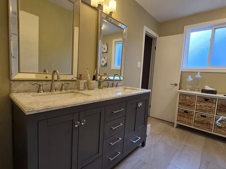 384 Pioneer Dr — Photo 16