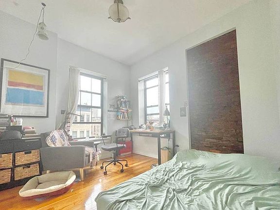 3rd image of 707 Saint Johns Pl APT 2L