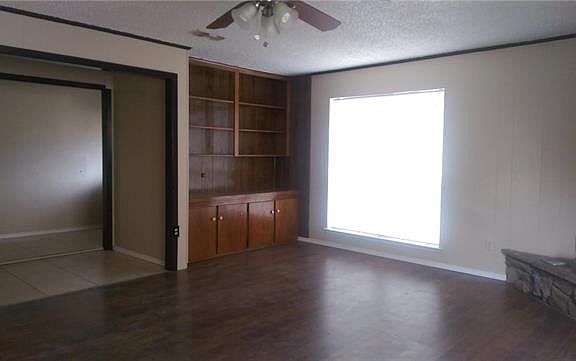 3rd image of 2010 Edna Smith Dr