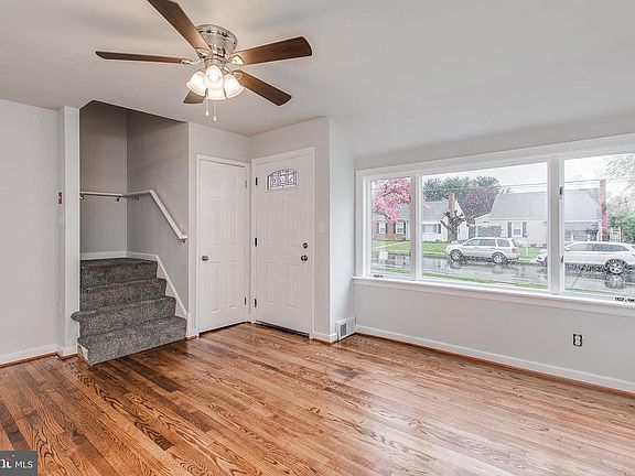 5th image of 909 Marion St