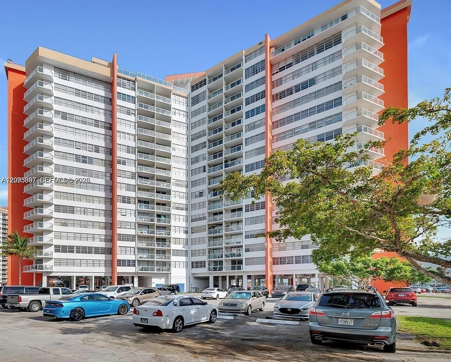 Buckley Towers Condo - Ea — Photo 1