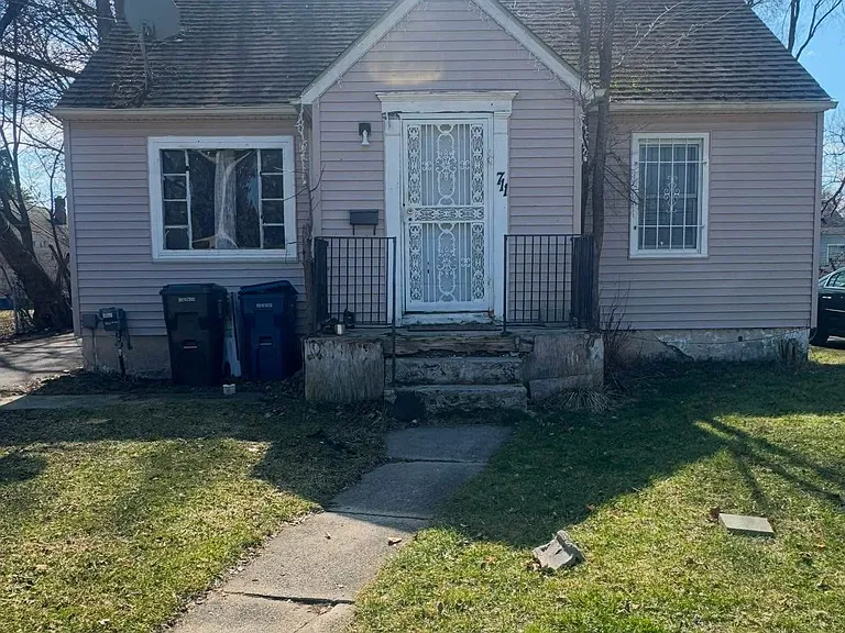 711 W Dewey St — Photo 1