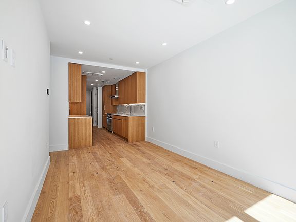 3rd image of 224 W 20th St