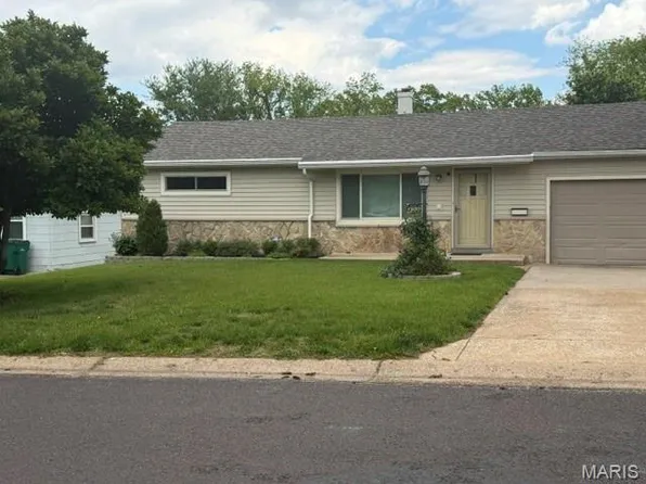 422 Barron Ln, Saint Louis, MO 63119