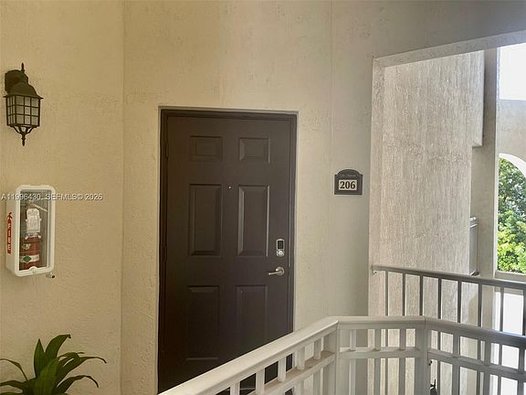 5th image of 11503 NW 89th St APT 206