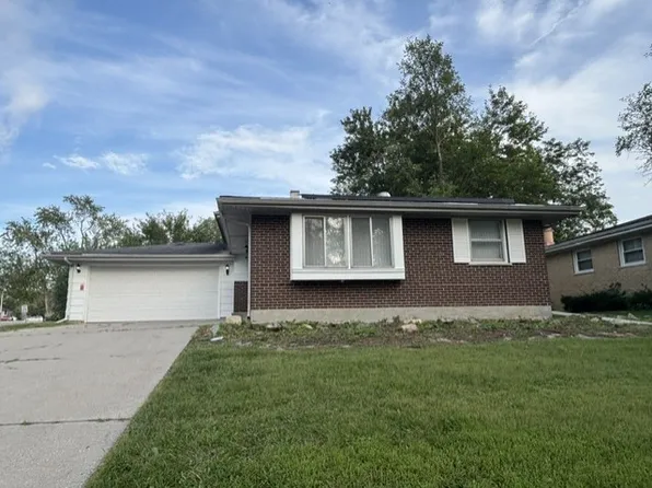 1001 Blackhawk Dr, University Park, IL 60484
