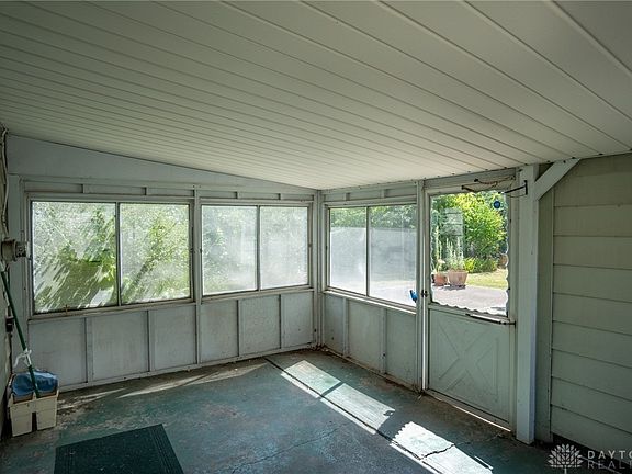 5th image of 4736 Burkhardt Ave