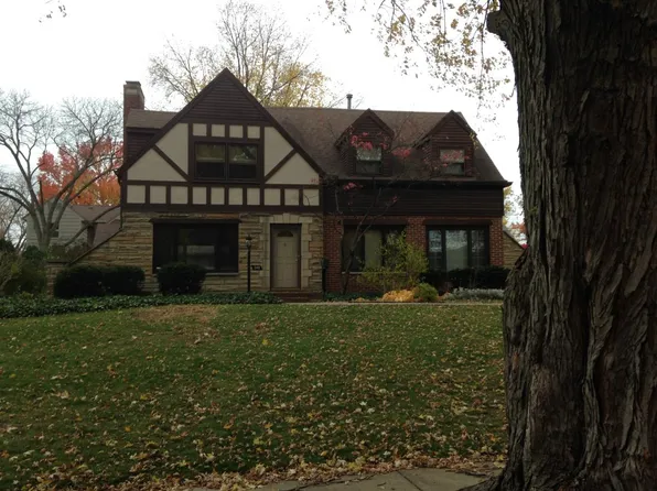 549 Woodview Dr, Oakwood, OH 45419
