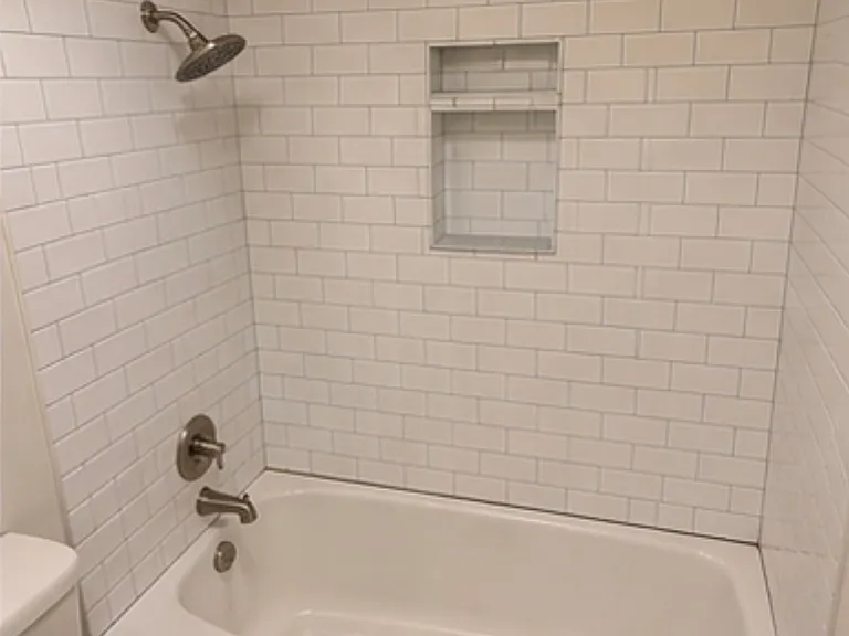 645 W Adams St — Photo 8