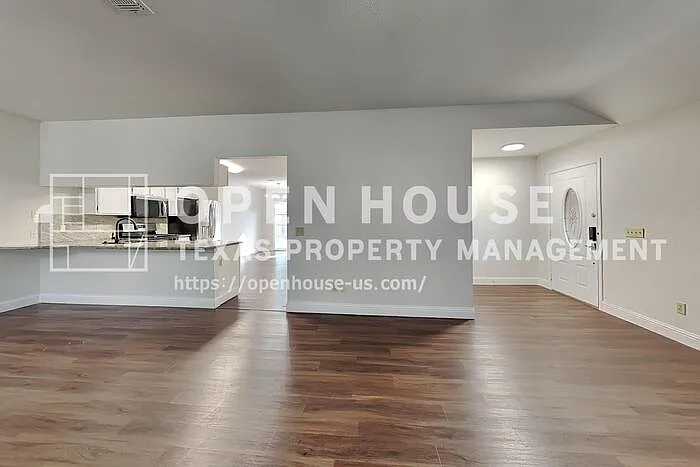 3 bed, 2.0 bath, 1808 sqft, $2,025 — Photo 3