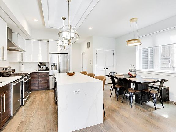 4th image of 1818 N Sawyer Ave #1W