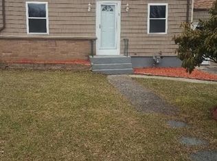 1 Marquette Dr, Warwick, RI 02888