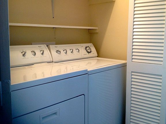 4th image of 2727 Briarhurst Dr APT 21