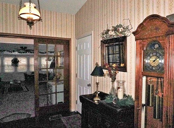2nd image of 7928 Oakview Ln