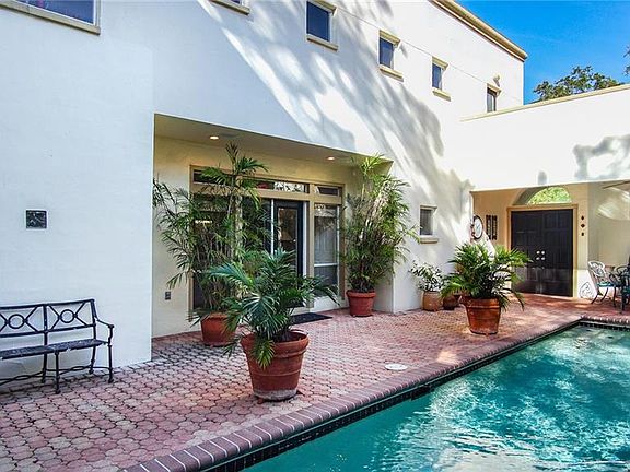 3rd image of 3418 W Palmira Ave