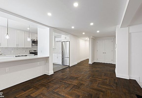 4th image of 160 E 89th St #6J