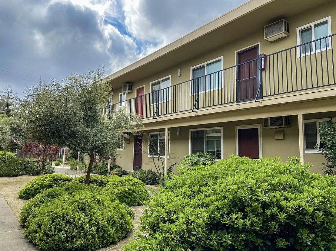 Newman Court — Photo 2