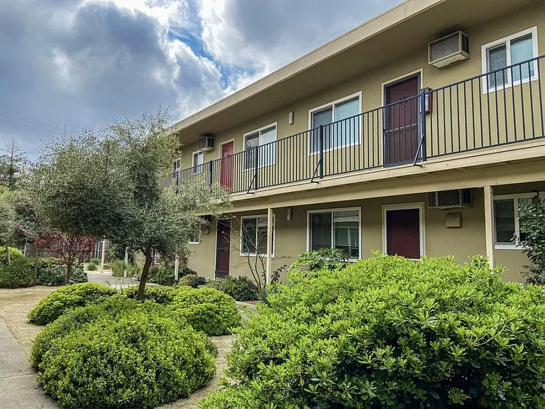 Newman Court — Photo 2