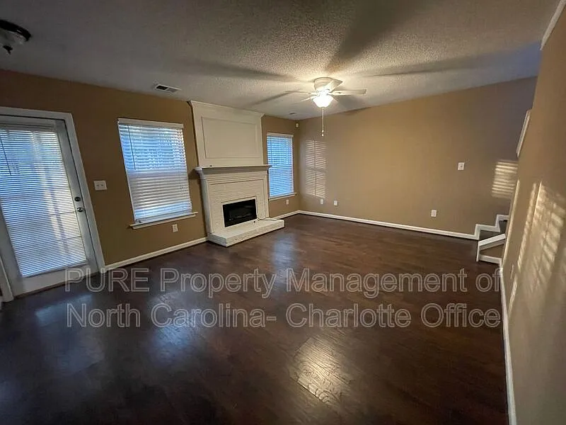 3 bed, 2.5 bath, 2135 sqft, $2,250 — Photo 1