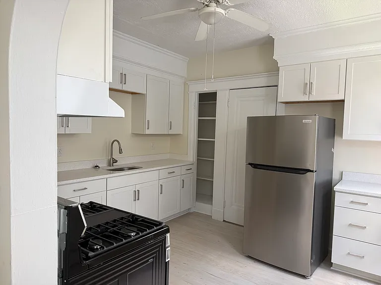673 Elm St #2 — Photo 9