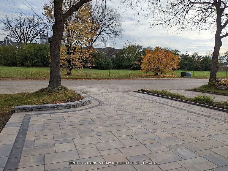 90 Appleby Cres #UL — Photo 2