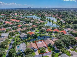 740 White Sand Dr NE, Saint Petersburg, FL 33703