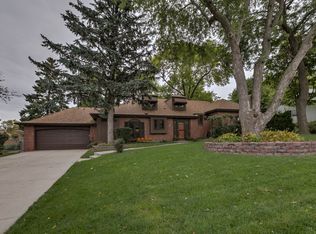 811 Leawood Dr, Omaha, NE 68154