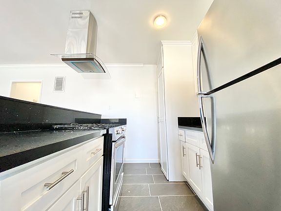 3rd image of 4901 Laurel Canyon Blvd APT 15